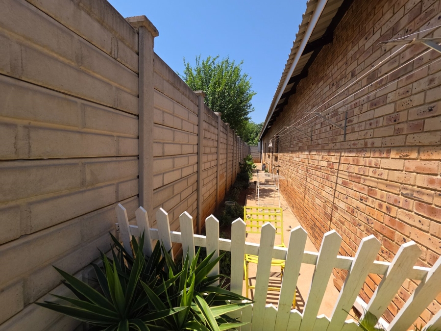 2 Bedroom Property for Sale in Adamayview North West